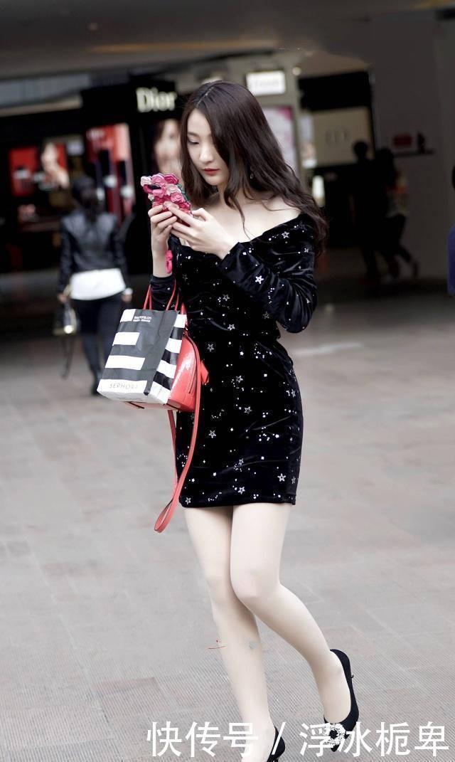 美女|小姐姐身上的这款连体裤,露背的设计,非常彰显性感