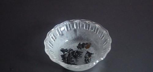  泡木耳，很多人第一步就错了，饭店厨房教我一诀窍，泡的又大又软