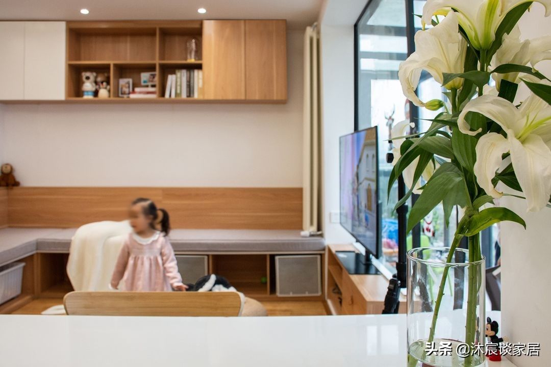 客厅|她家的客厅不一样，用卡座取代沙发，好看又实用，真是小户型救星