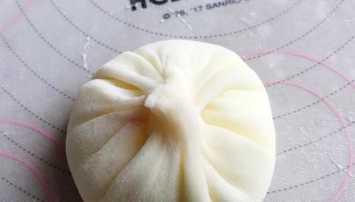 今天又做了甜品,免烤箱免打发,冰冰凉凉的,比奶油蛋糕还好吃