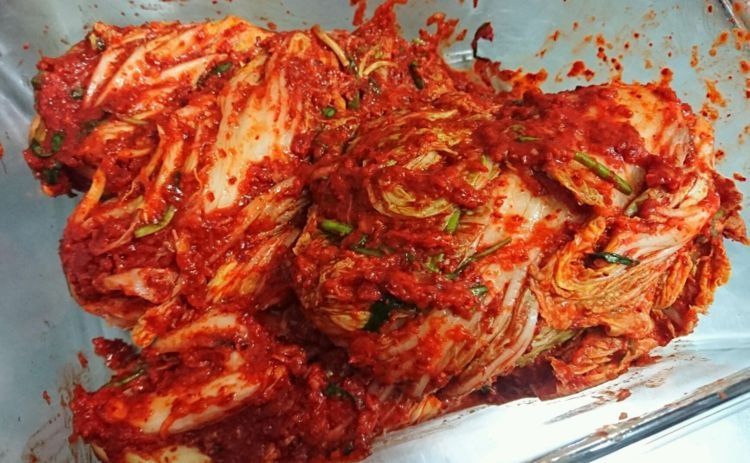 做辣白菜，只抹辣椒面可不行！教你正宗做法，又辣又脆爽，真好吃