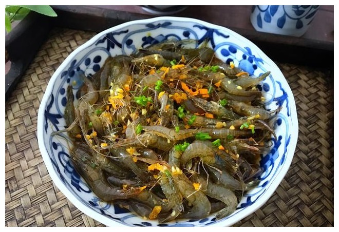 小河虾最具特色的做法,炝一炝就好,端上桌,10分钟光盘