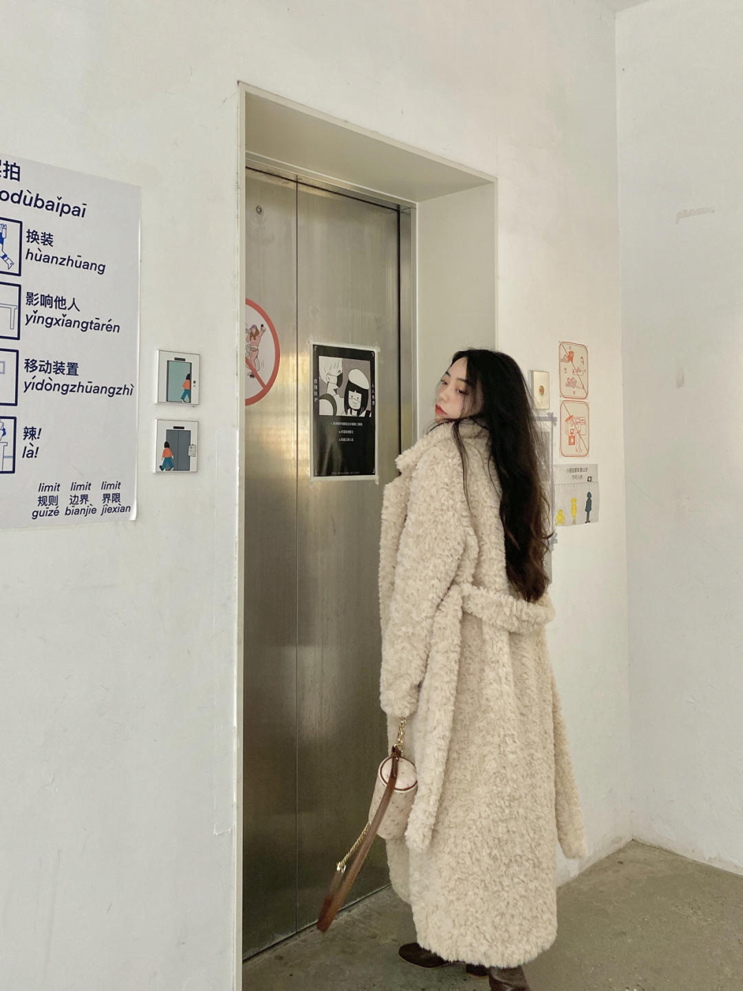 羊羔绒外套 软糯舒适的衣服又该安排起来了,这3款羊羔绒外套,冬天的味道