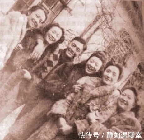 打成|杜月笙敬她三分,周总理设宴接见,她把一手烂牌打成了王炸