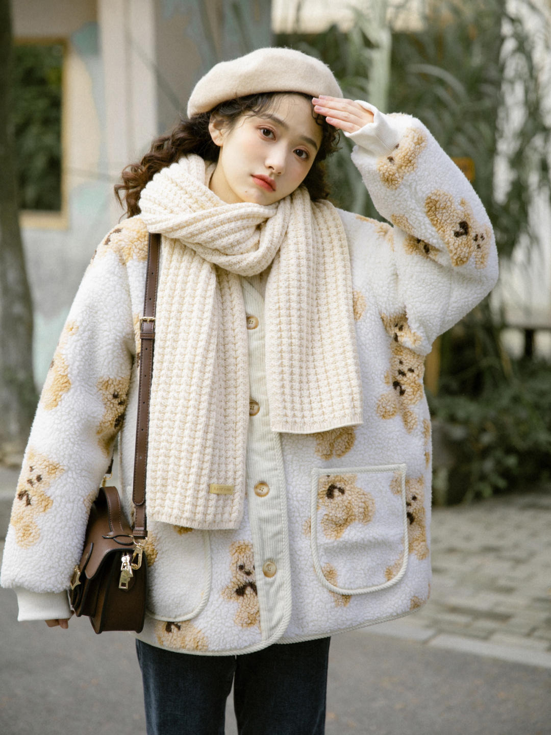 黑色 “毛绒外套”冬季必备单品,入冬这么穿优雅好看,帮你打造好气质