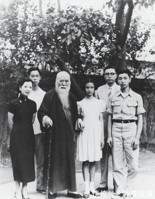 酒醉&他酒醉题字:“不可随处小便”,清醒后改了字的顺序,成经典名言