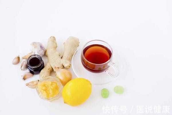 水泡|手上莫名长小水泡,又痒又痛,尽量做好这4点,或能帮你缓解