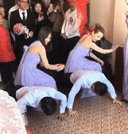 |搞笑GIF趣图时代在变迁,现在当伴郎也是个体力活!