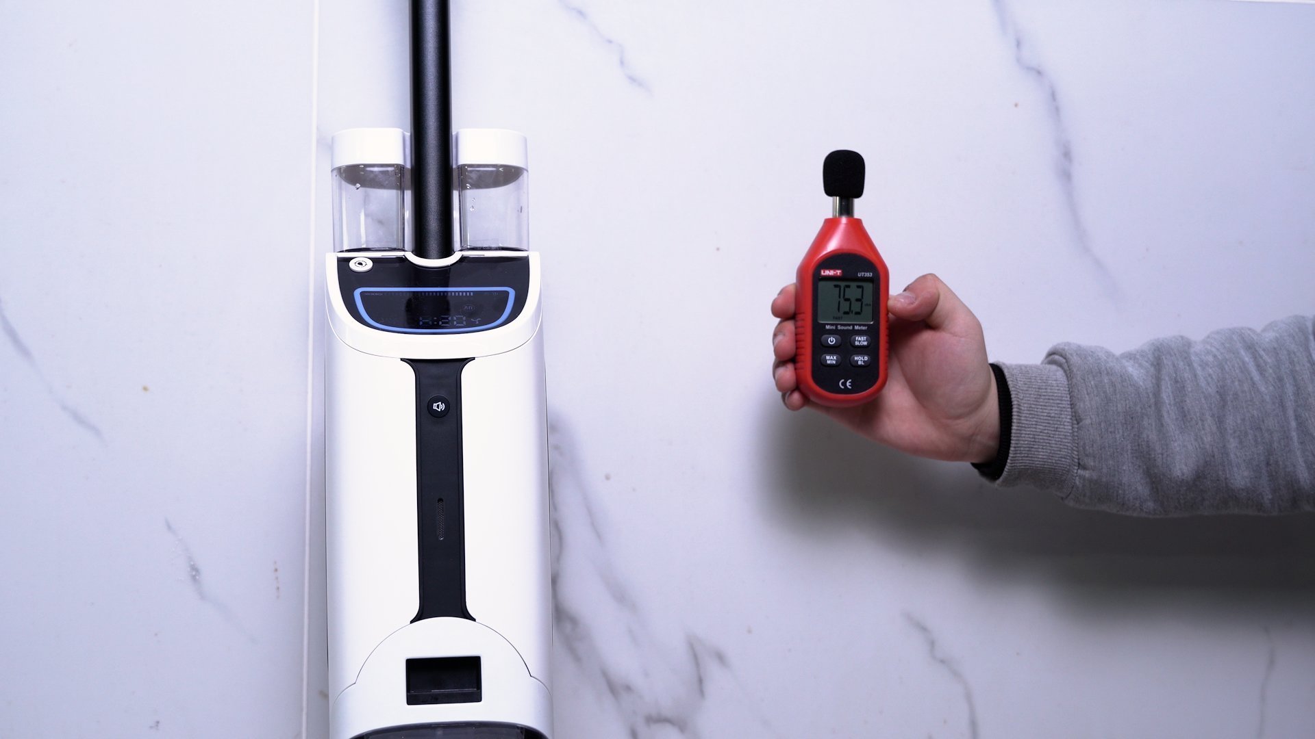 滚刷|全屋清洁一遍搞定 费时费力拖地的时代过去了 洗地机成为市场新宠