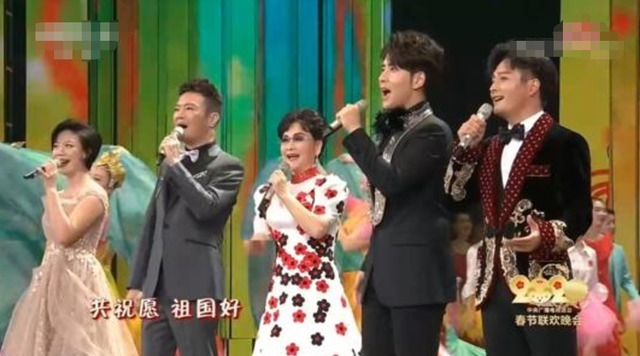 《星光大道》最慘冠軍,曾是春晚壓軸歌手,剛紅1年淪落街頭賣唱