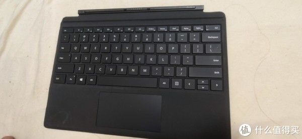 博哥|垃圾佬的垃圾日常 篇六：本次地摊拾遗简记，手办、外接键盘、扩展坞、折叠键盘、2t硬盘