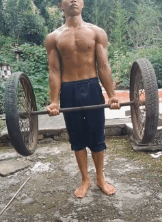 农村|这位从农村里走出来的肌肉男，到底什么水平？