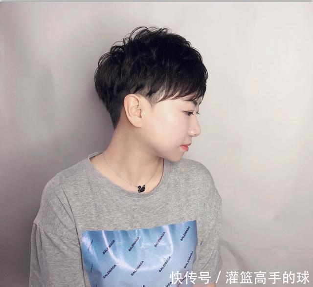 时尚 女人过了40岁发型这样剪，时尚利落又洋气，显小10岁都不止