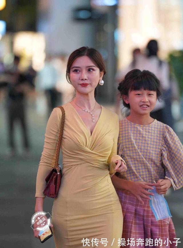 包臀裙 超时髦的包臀裙穿搭,提升气质和身形美,笑容甜美!