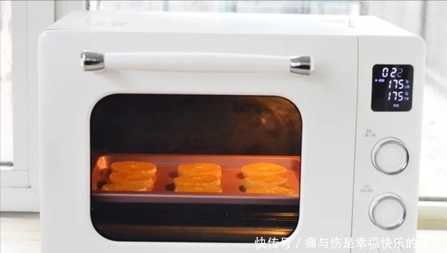 橙子跟饼干搭配,酸甜酥脆的橙子巧克力饼干,香到没朋友