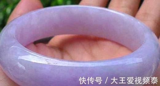 翡翠手镯|面对翡翠手镯到底应该怎么去选择呢学会这些方法,让你轻松选择
