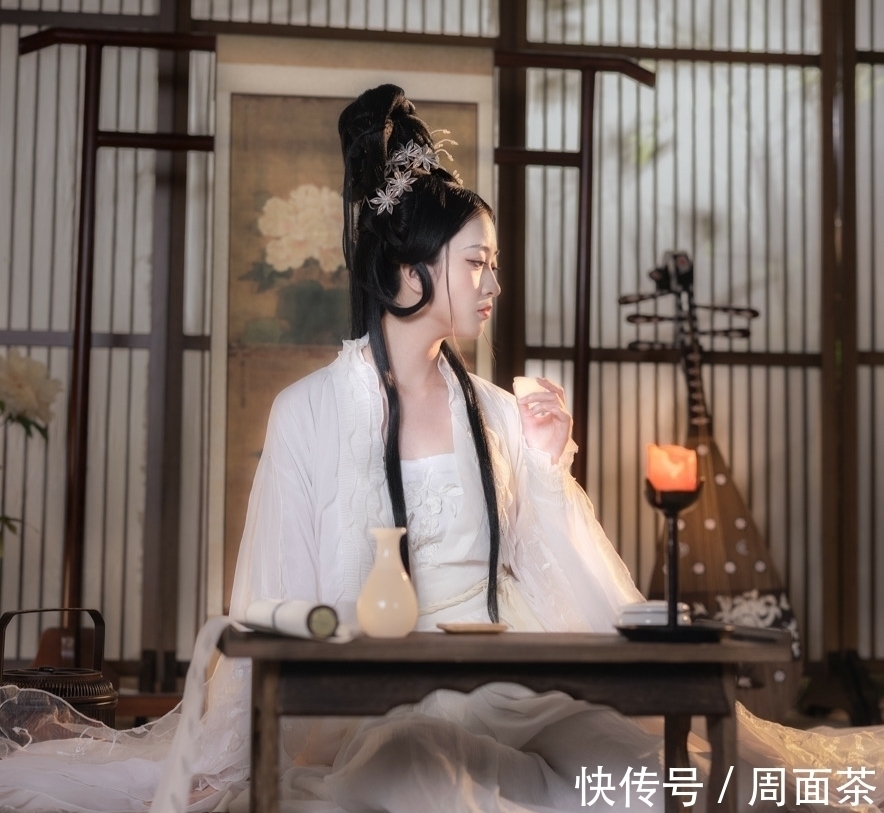 惊涛#七言格律:晓近纱窗听鸟语,暮凭石槛过松涛