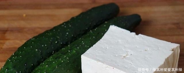 黄瓜加豆腐最近火了,我家一周做5次,不炒不炖,比吃肉香