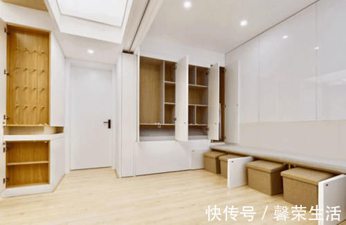 主卧室|榻榻米主卧室,客厅储物柜装可折叠床,这套70㎡二手房装修真实用!