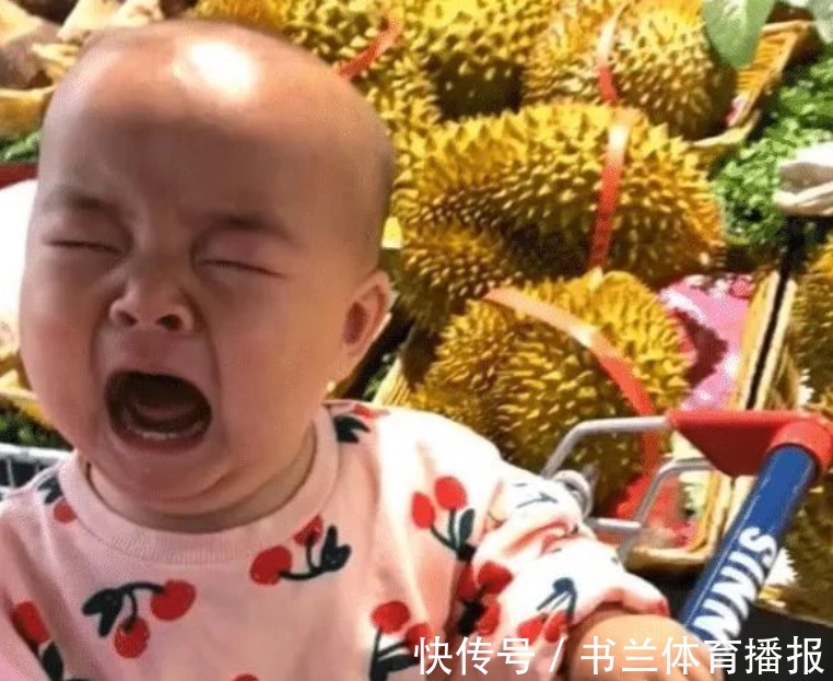 白菜|1岁娃把超市桃子都戳了个洞,硬核老妈指指榴莲:别怕疼使劲拍