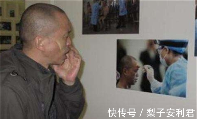 肋骨!艺术界“疯子”何云昌,取肋骨做成项链送给女友,用水泥浇筑自己