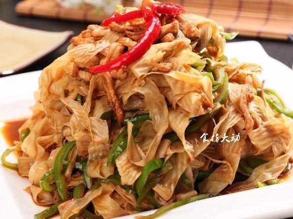 家人最爱吃的还是家常菜，色香味俱全，好吃不油腻，拌饭吃真香