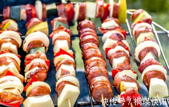 喝酒|怀孕9个月照样喝酒撸串,啤酒白酒两不误,孩子没出生就“醉了”