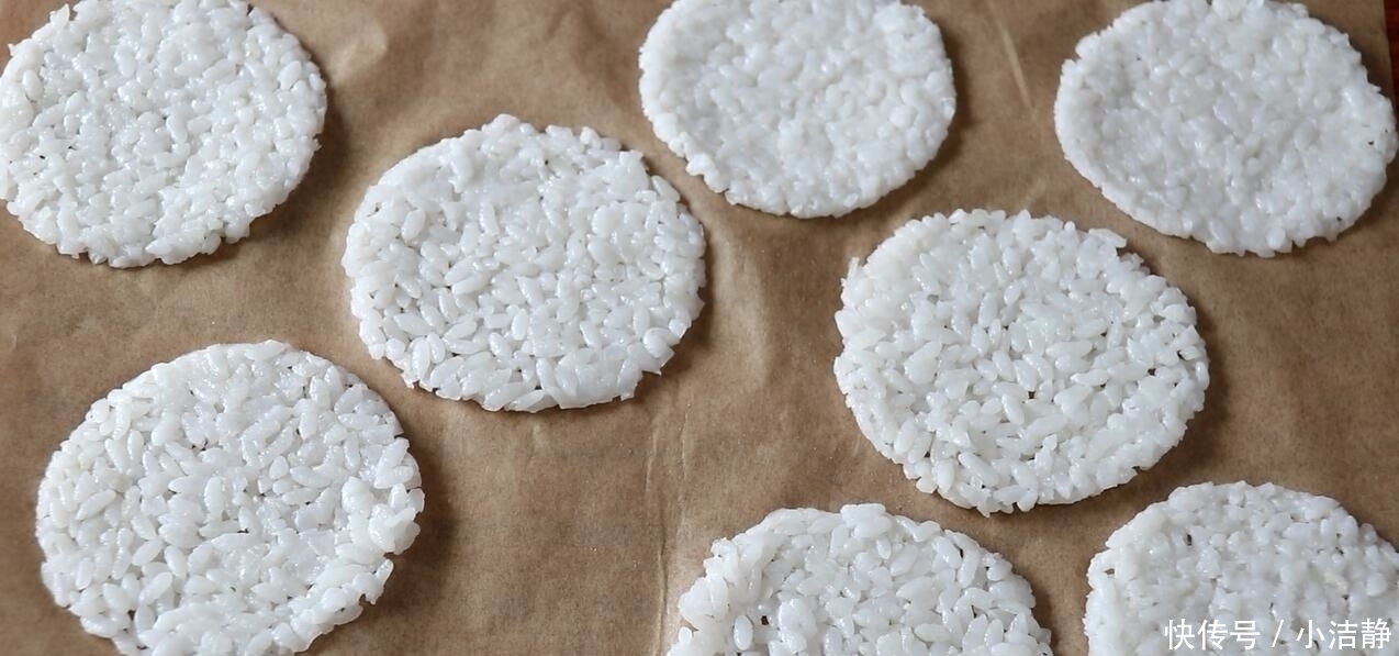 小孩|剩米饭别光知道做炒饭，教你一种好吃的做法，大人小孩都爱吃