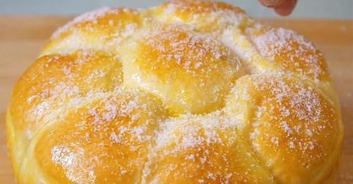 面粉别蒸馒头了，加3个鸡蛋，蓬松拉丝，孩子爱不释手，太香了