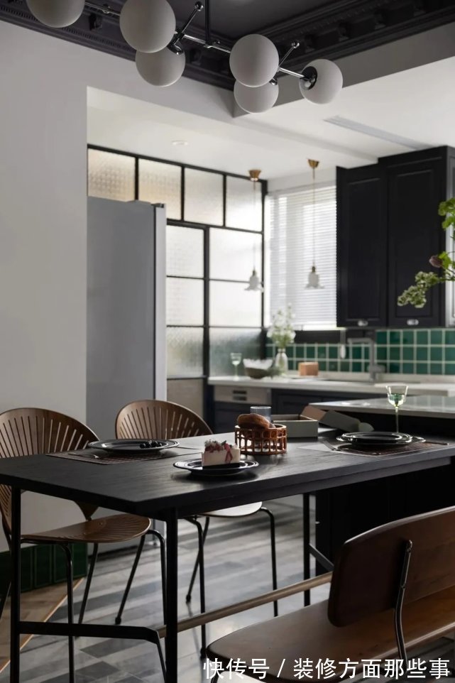 复古风|121平新房,复古风的设计,绿色的点缀,装饰出高雅格调