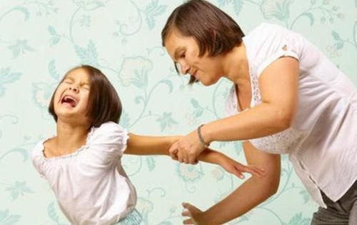 巴掌|妈妈一巴掌,8岁女儿没了!再生气,孩子这几个部位也不能打