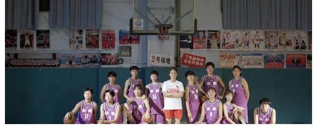 石晶|纪录片《迎篮而上的女孩》开播 易建联杨舒予携男篮女篮打cal
