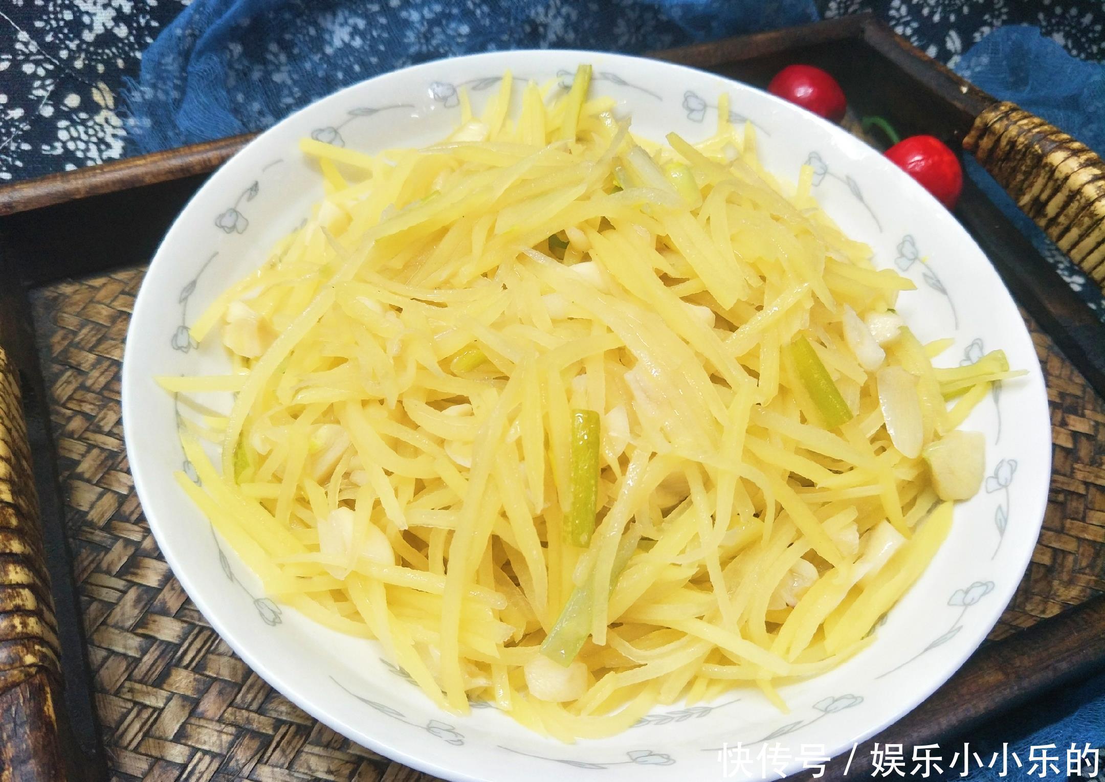 炒土豆丝时,放醋方法有讲究,教你1招,土豆丝酸香不呛口