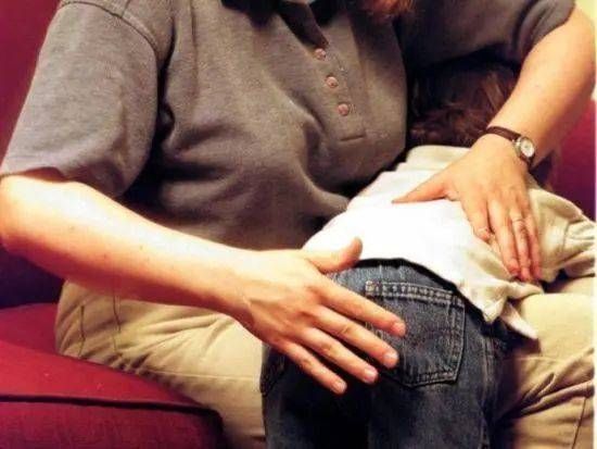 小浩|9岁男孩,查出肾衰竭,母亲悔哭不已,提醒:孩子4个地方不能打