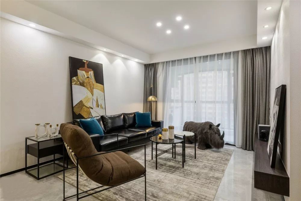 115㎡现代简约风,黑白灰气质高级!朋友却吐槽:像酒店