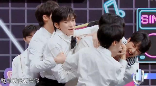 《王牌》迎来最会抢戏的嘉宾,汪峰张靓颖被挤出画外,关晓彤直接弃权