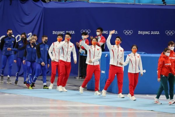 北京冬奥会|你知道为什么中国队夺金后，没有马上升国旗奏国歌吗？