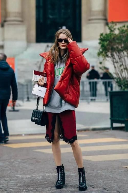 羽绒服烂大街还能穿出新花样！4个搭配奇招，美得与众不同！