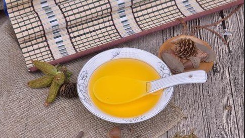 高端的护肤品一直都是精油系列的：而不是哪些所谓的补水套装。