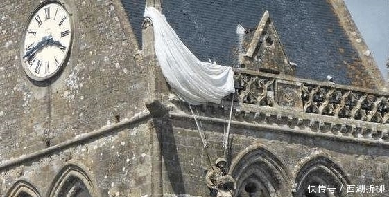 装死|二战中的“装死男”,挂在教堂时钟上逃过死亡,谁知一挂就是74年