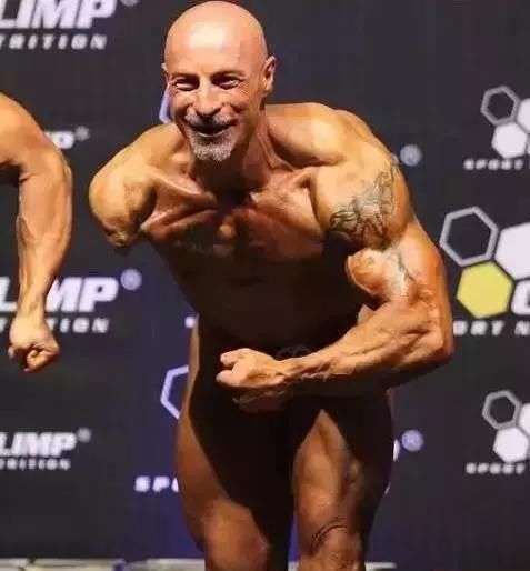 健身|虽然他健身3年体重一斤没涨，我却被深深感动了！