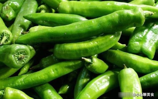 买青椒时，怎么区别辣与不辣？老菜农：记住这4个要点，准挑对！