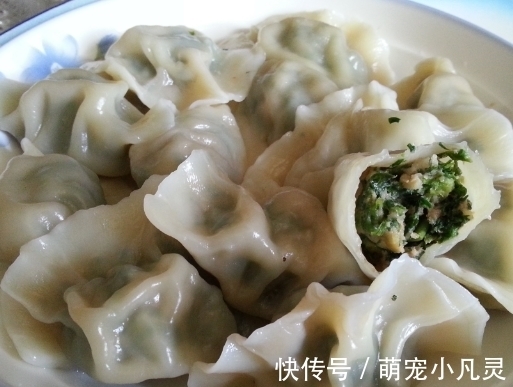 做饺子皮时,最忌只放盐!大厨:多加1味,饺子皮爽口又筋道!