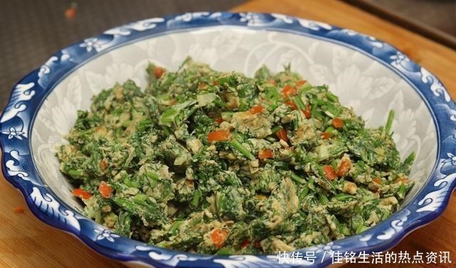 小董|7月，遇见这菜我从不放过，2块钱一斤，又香又嫩，常吃胃口好