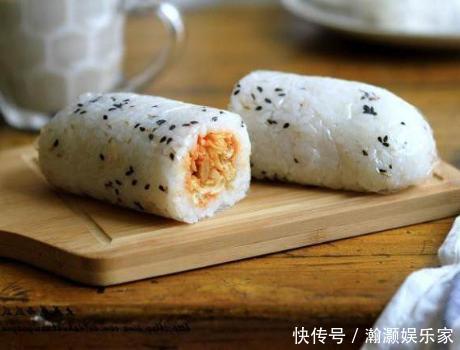 剩米饭升级做法,不炒不煮也不煎,两手一捏,我连吃了3天也不腻