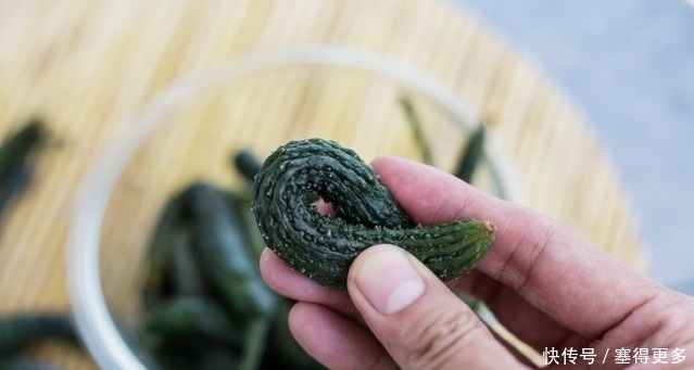 赶快|酱黄瓜的新做法,保证你都没试过,酱香浓郁又爽脆,赶快学起来
