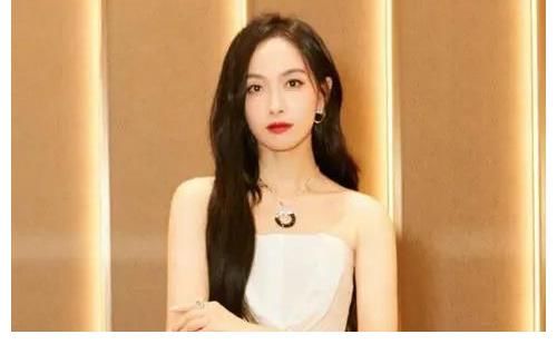 同樣是在韓國(guó)出道后回國(guó)發(fā)展，中間的差距真的太大，難怪會(huì)墮落如此