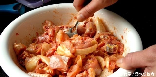 鸡肉这样做太好吃了,不炒不炸扔锅里简单一做,出锅一会被扫光!