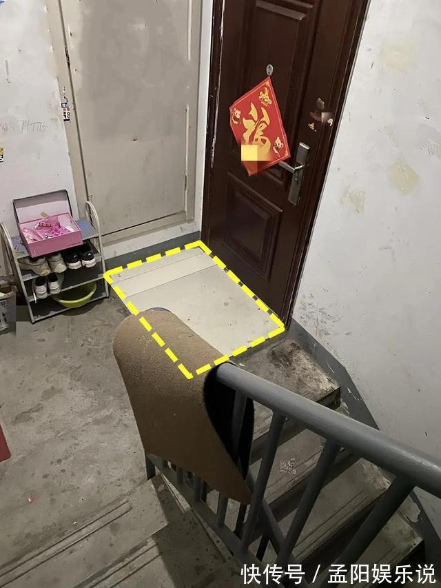 鞋柜|对门邻居不仅把鞋柜放楼道,还砌了2公分地台,当都是自个家呢?
