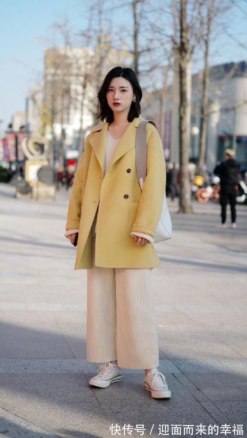 撞衫 长大衣要让位了,今年“短外套+小白裤”正流行,时髦洋气不撞衫